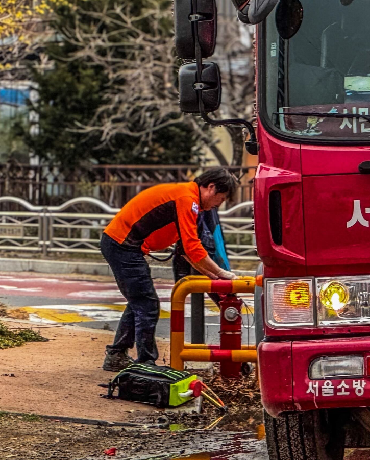  서울시 소방서, 산불 현장에 소방관 긴급 투입.. 지금 안동 상황은?