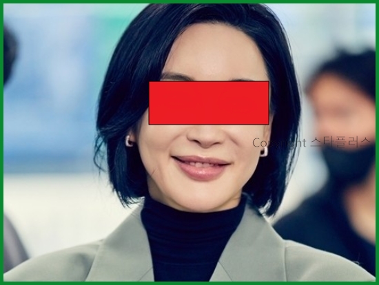 결혼 위기 속 강남 한복판에서 "죽여 달라" 며 무릎 꿇었던 여배우의 충격적인 과거.jpg 결혼 위기 속 강남 한복판에서 "죽여 달라" 며 무릎 꿇었던 여배우의 충격적인 과거.jpg