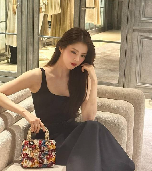  스쳐도 아우라 폭발 한소희, 연예인 패션을 뛰어넘는 일상이 곧 화보이니까!