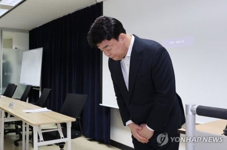 <연예가핫이슈> 백종원 "뼈저리게 반성" 첫 사과에...더본코리아 주가 4%대 상승(종합) <연예가핫이슈> 백종원 "뼈저리게 반성" 첫 사과에...더본코리아 주가 4%대 상승(종합)
