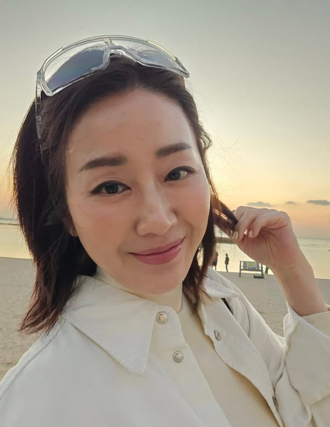 사람 죽었는데  방송인 <b>김경화</b> <b>대체 급식</b> 불만 토로여론은 싸늘