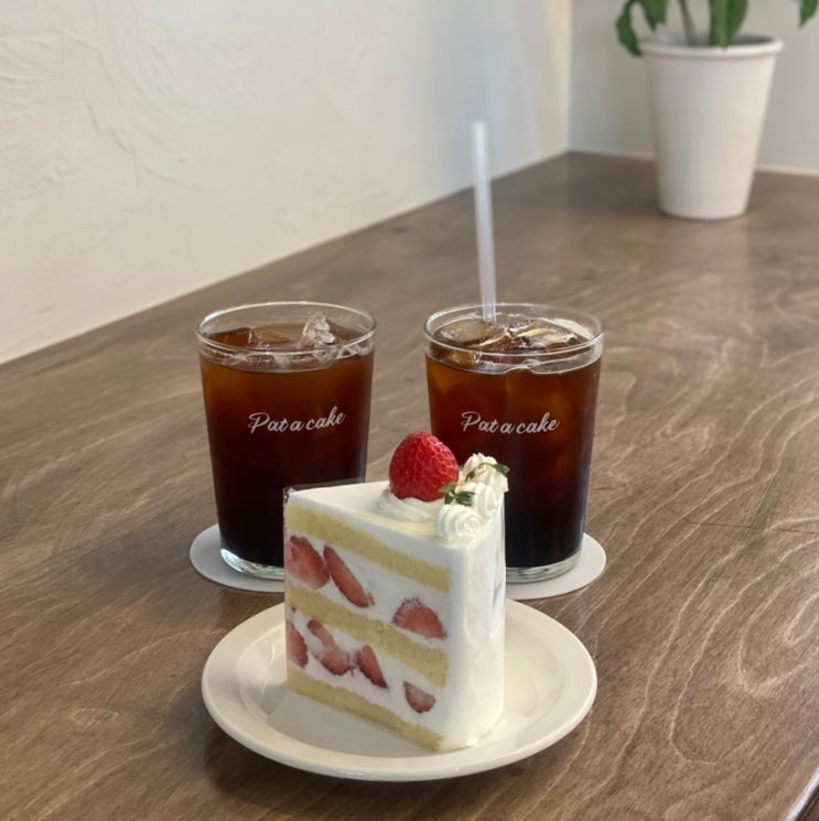  연남동 생과일케이크 딸기케이크 맛집, 팻어케이크