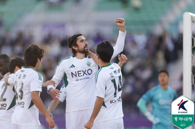 전북 현대 콤파뇨 복귀 골, FC 안양 꺾고 5경기 만의 승리 전북 현대 콤파뇨 복귀 골, FC 안양 꺾고 5경기 만의 승리