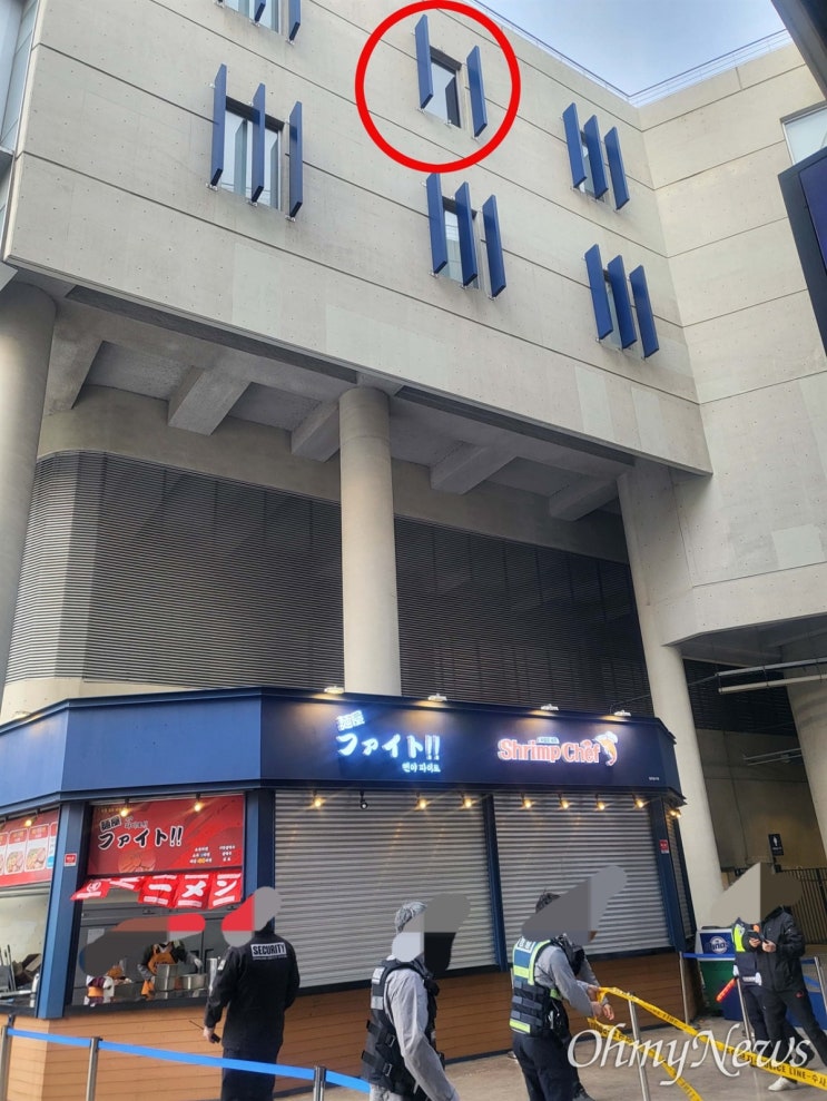 창원<b>NC파크 사고</b> 경과, 피해자는 20대 <b>자매</b> 사이