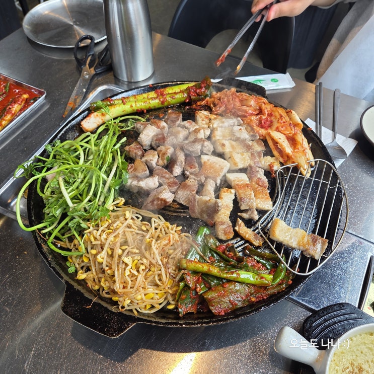  숙성 삼겹살과 목살 500g이 31,500원! 가성비 최고 무쇠 불판 행신 고기집 미각54 :)