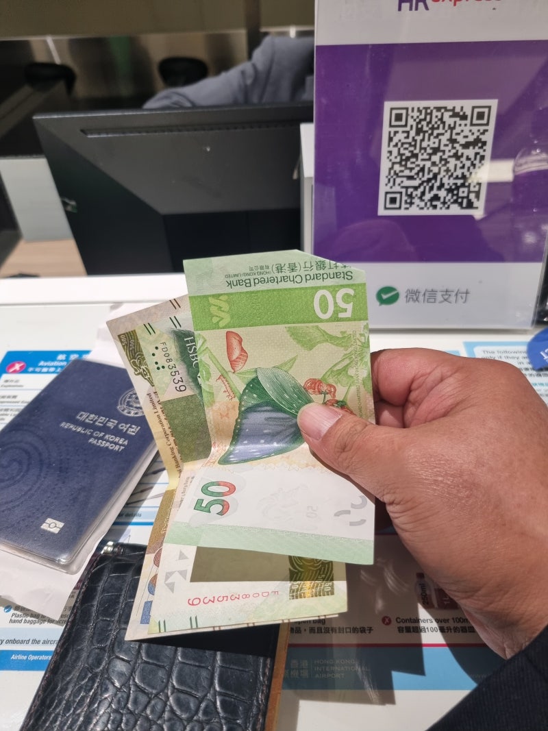 그리운 홍콩 # 2 > 가장 비싼 집값을 자랑하는 홍콩답게, 공항흡연실도 신박한?ㅎ 아지센 라멘. : 네이버 블로그