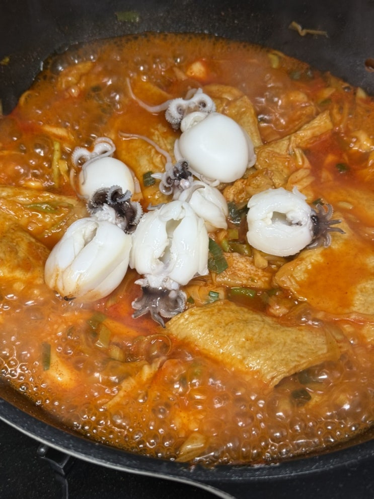  어찬반상 자연산 손질 갑오징어로 떡볶이 만들기!
