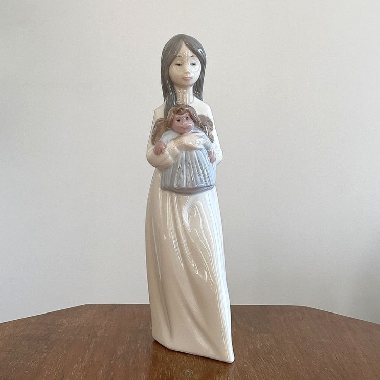  Lladro 야드로 나오 피겨린 - A New Doll