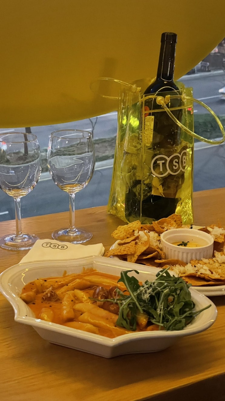  서울 강남 탭샵바 도산대로점 | 잔술 와인바 신사 데이트 코스
