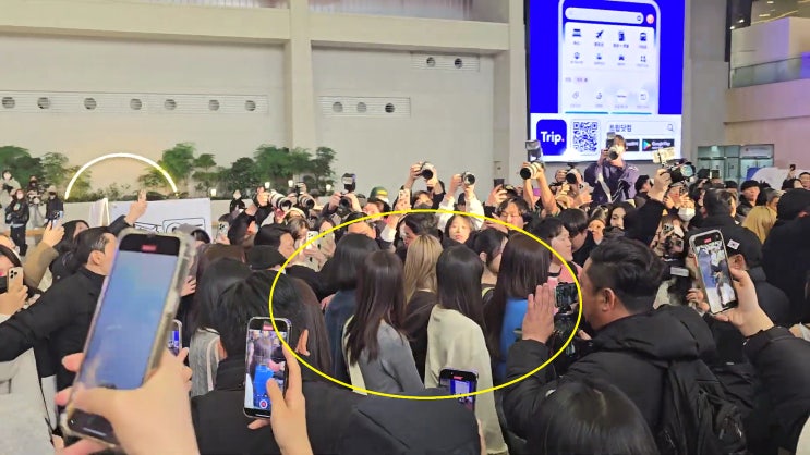 <b>데뷔</b> 첫 해외 스케줄 출국 <b>하츠투하츠</b> 공항에서 민폐 논란