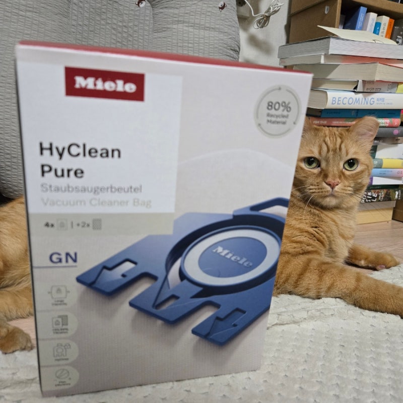 고양이 세 마리와 밀레 C3 캣앤독 파워라인 먼지봉투 갈기