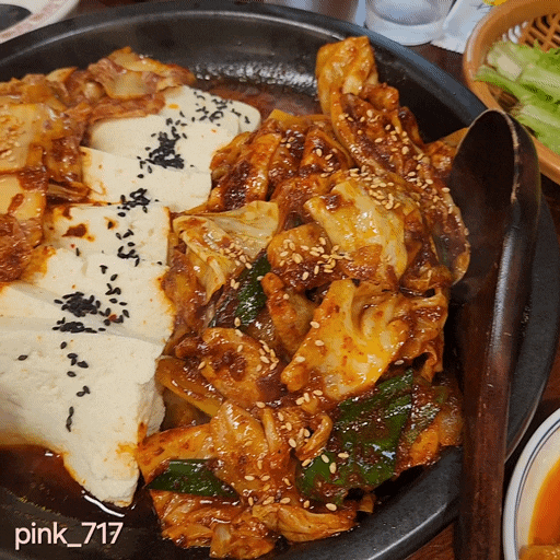  내돈내산 [용산] 고두리 - 흑돼지김치두부와 시원한 두부전골 맛집