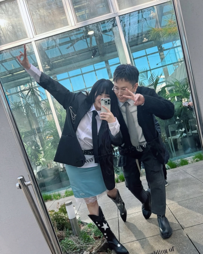 <b>현아</b><b>용준형</b> 근황, 결혼 후 첫 커플 셀카 공개…"<b>신혼</b>의... 