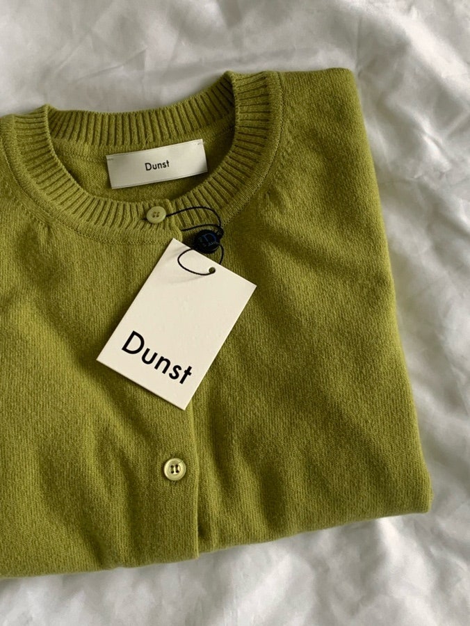 [Dunst] ESSENTIAL CREWNECK KNIT CARDIGAN OLIVE GREEN_UDSW5A209E1, 던스트 가디건