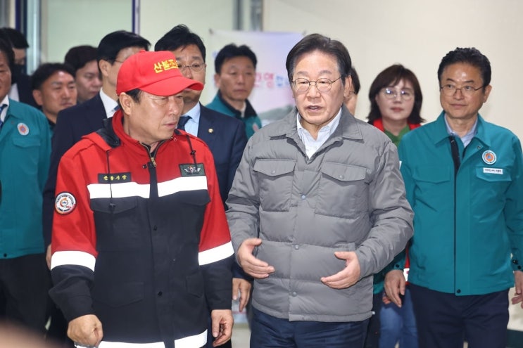 <b>이재명</b>, <b>경북</b> 산불 피해 현장 <b>방문</b>과 피해 지원 약속
