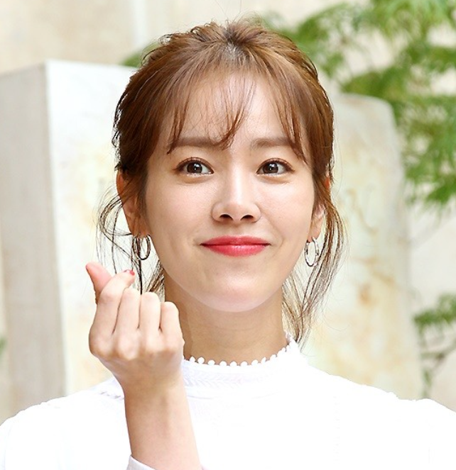 배우 한지민 프로필 나이 고향 학력 활동 소속사 팬 경력 근황,연예인들의 선행이 사회에 큰 ....