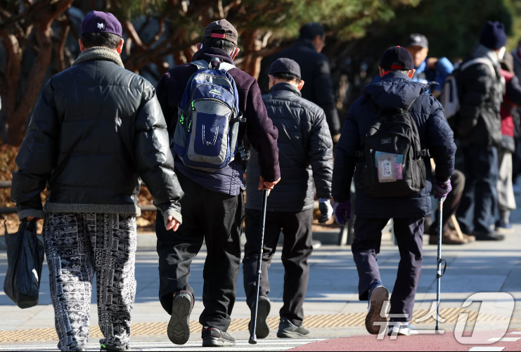 '줬다 뺏는 기초연금' 개선한다는 정부…"비수급 빈곤층 소외 우려" '줬다 뺏는 기초연금' 개선한다는 정부…"비수급 빈곤층 소외 우려"