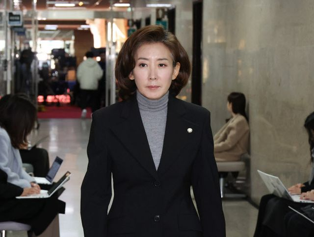  與도 지친 尹 탄핵심판 지연…나경원 "헌재, 이번주 중 선고하라"