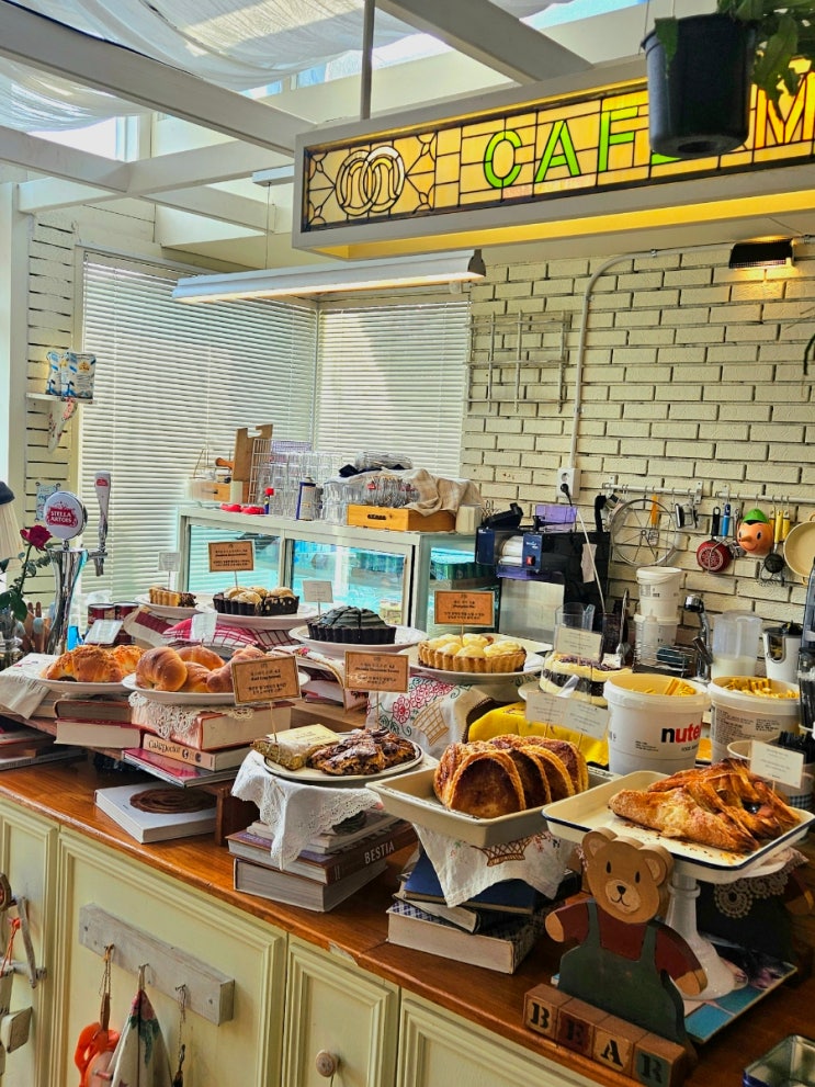  경주 여행) 황리단길 카페 마르쉐/ 반듯이