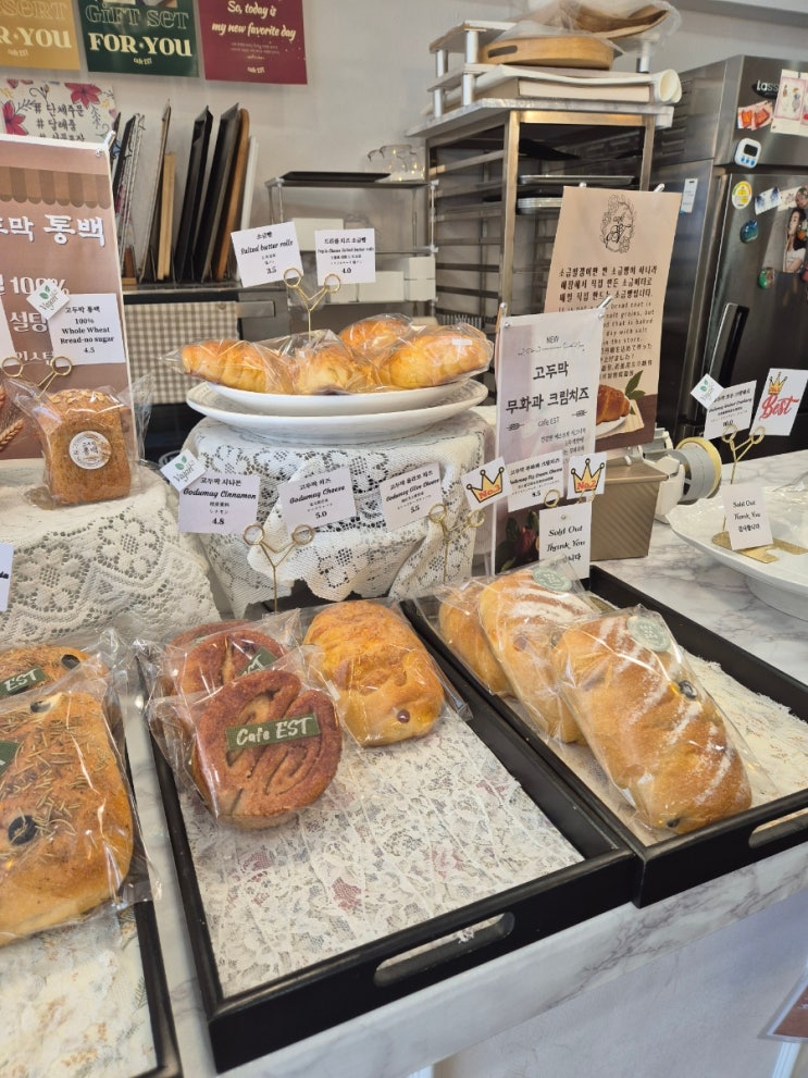  동대문역 베이커리 맛집 카페 애스트에서 만난 고두막 Cafe EST