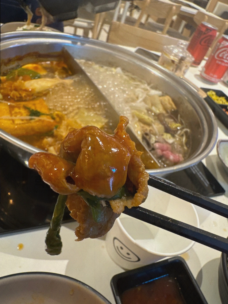  따뜻한 분위기에서 즐길 수 있는 유유샤브 군자역점 맛집
