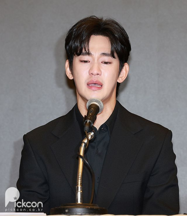  김수현 오열 "故 김새론과 사생활 폭로될 때마다 '지옥 같은 상황 끝내자' 생각"
