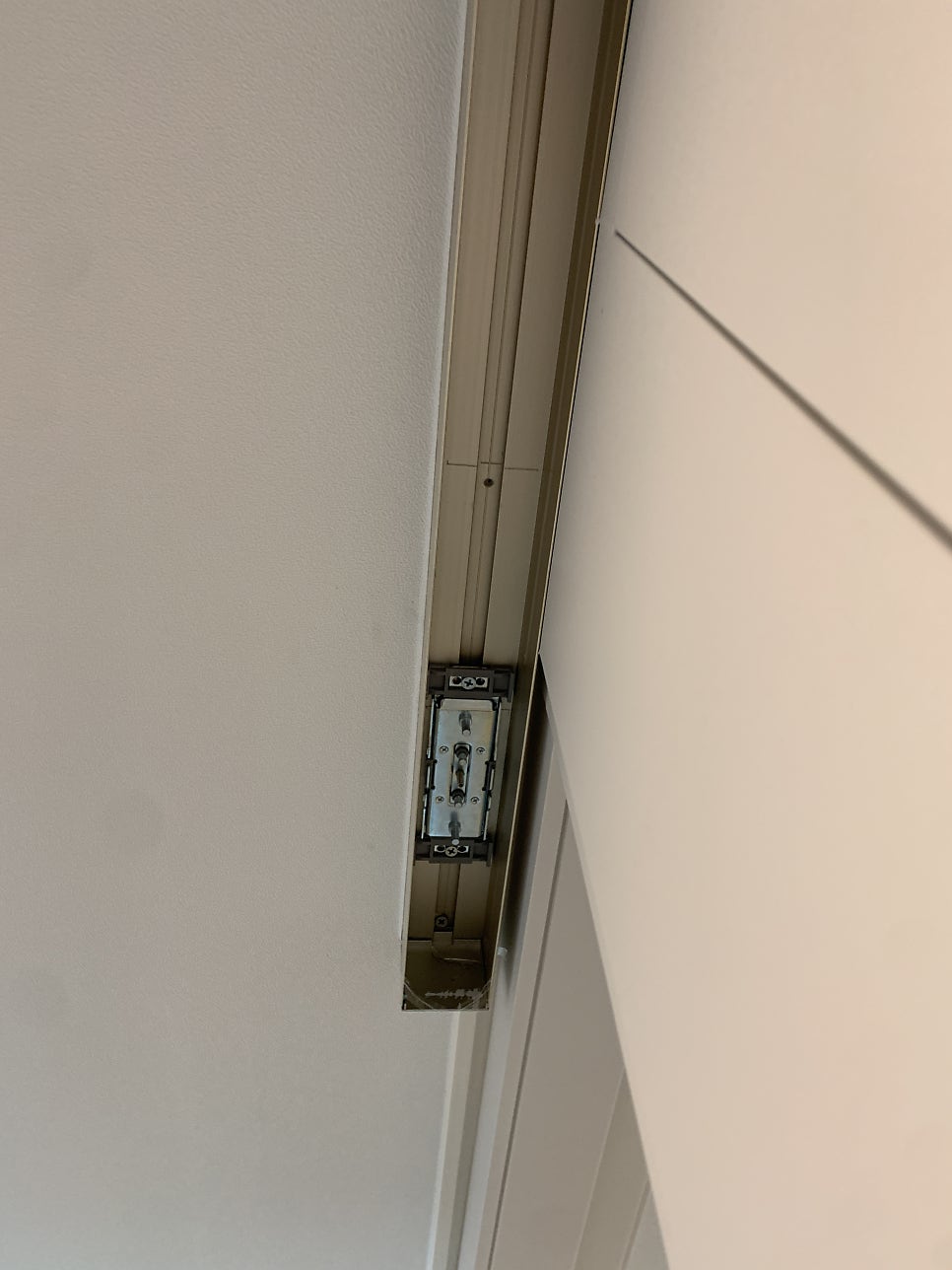 슬라이딩 중문 댐퍼 레일 교체 전후 비교