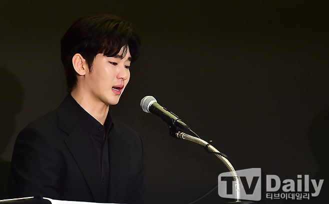 <b>김수현</b>, <b>김새론 유족</b>+가짜이모+가세연 상대로 120억 <b>소송</b>...... 