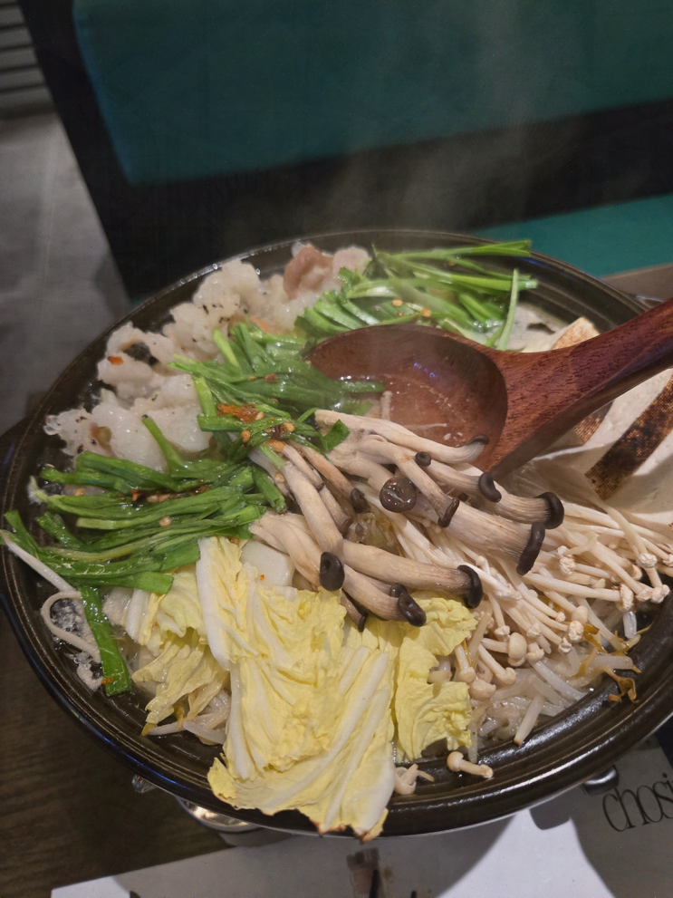  이자카야 잔잔 홍대직영점, 특별한 오꼬노미야끼의 매력을 느껴보세요!