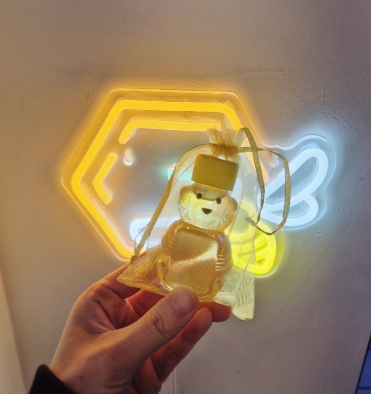 우유와 꿀 조합, 건강에 좋은 이유! 우유와 꿀 조합, 건강에 좋은 이유!