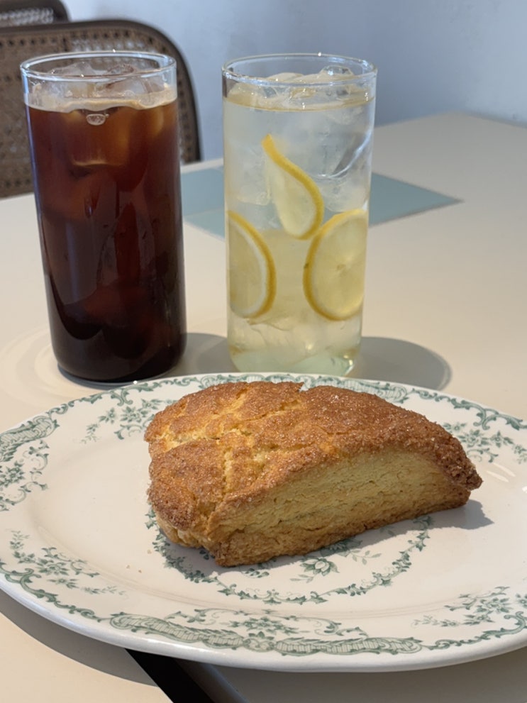  홍대카페 허밍벨라 스콘이 맛있는 홍대 디저트 맛집