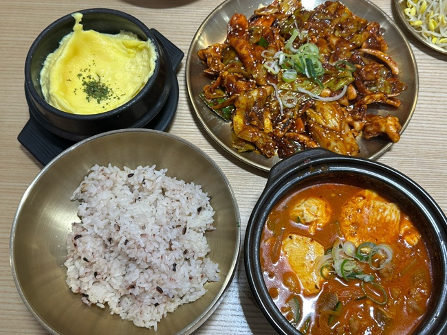  ㅂㅈㅇ 홍대 한식 맛집 김찌지개 밥장인 홍대점