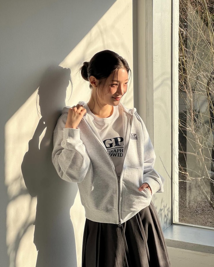  곧 따스해질 봄 햇살 아래 예쁜 여자 꾸안꾸룩 완성을 도울 코튼소재의 CGP 오버핏 후드 집업 코디 추천 ft. 정채연