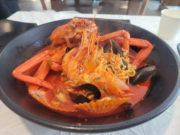  무한리필 가능한 속초시 동명항근처맛집 "홍게너라면"