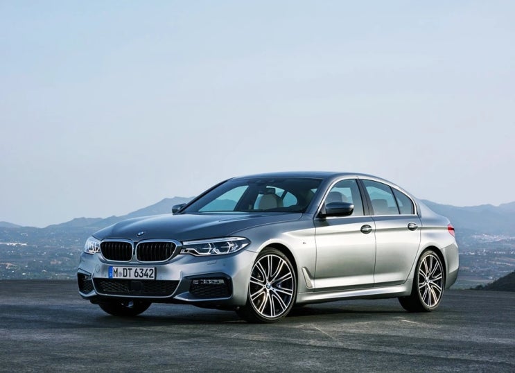  “10만km 넘었는데도 매물 동난다”... 현재 중고차 시장 씹어먹는 중인 'BMW 5시리즈 중고차'