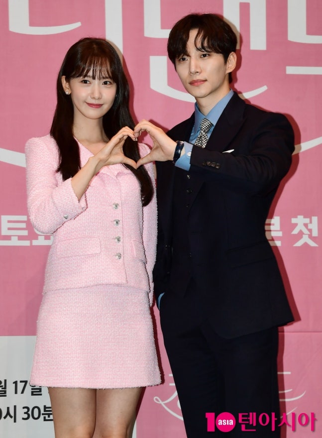 <b>이준호</b>, 임윤아 언급했다... 단톡방서 축하한다고" ('<b>태풍상사</b>')