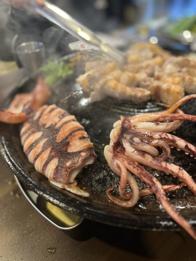  [꿉따_등촌역] 통오징어 구이까지 즐길 수 있는 솥뚜껑 삼겹살