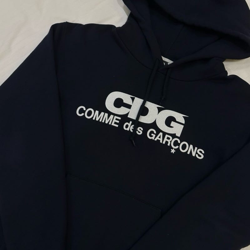 꼼데가르송 CDG : 로고 프린티드 후드 네이비 컬러 M사이즈 후기 [도쿄 시부야 자이레 CDG 구매]