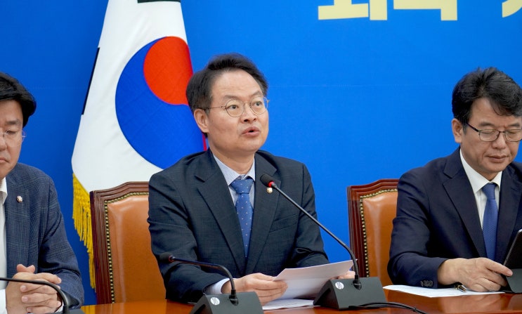 무분별한 반중<b>시위</b>와 <b>혐중</b>정치는 국익을 훼손할 뿐 아니라... 