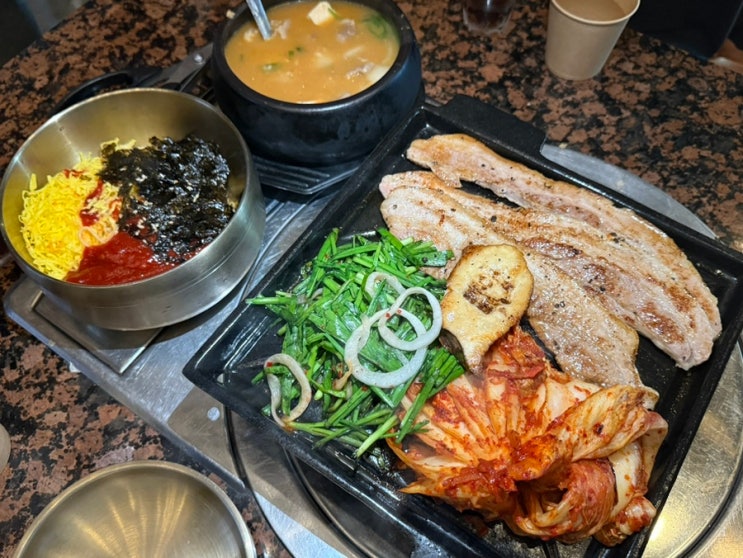 용산 야장 고기집 <뚝방뚱돼지 용산점>