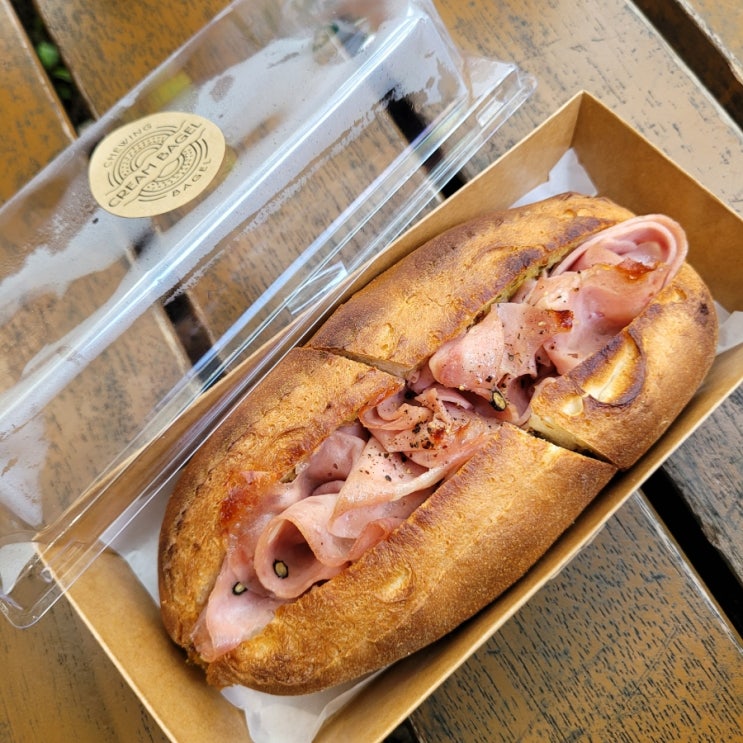  석촌호수:[크림베이글 잠실점] 'mortadella mozzarella sandwich'후기