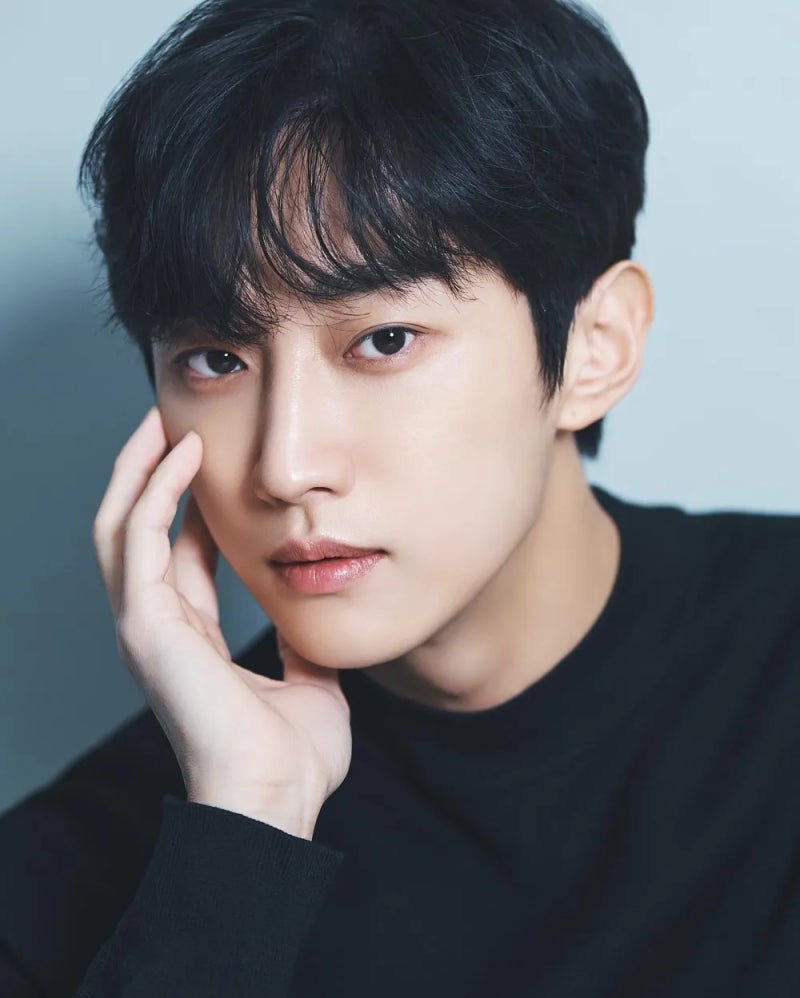 진영 나이 배우 비원에이포 프로필 결혼 여자친구 학력 고향 가족 근황 집안 군대