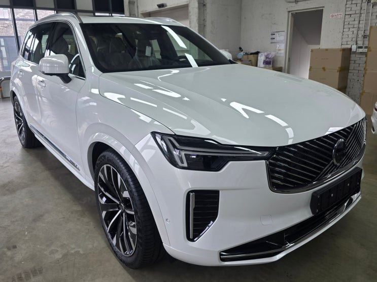  볼보 서초전시장에서 XC90 신차 인수 전 검수하고 왔습니다.