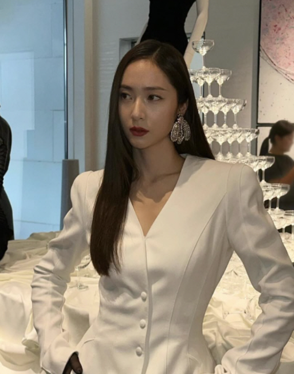 ‘입틀막 미모’ 크리스탈, 제시카 닮은 근황 ✨ “정자매 클래스는 여전하다”