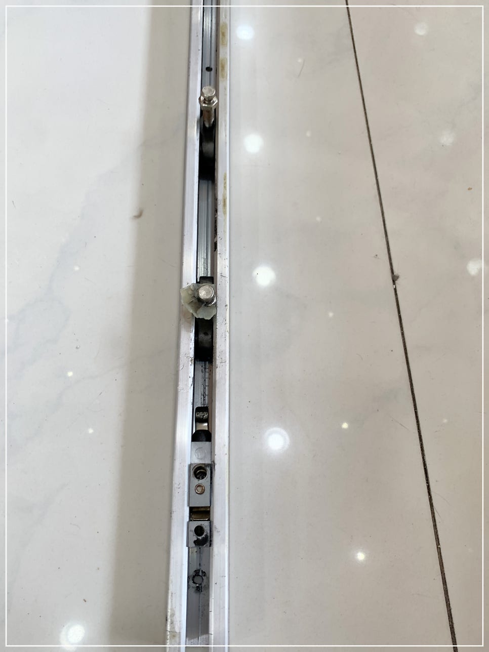 화장실 포켓 슬라이딩 도어 레일 댐퍼 교체 수리 업체 방법 및 비용 (인천 송도)
