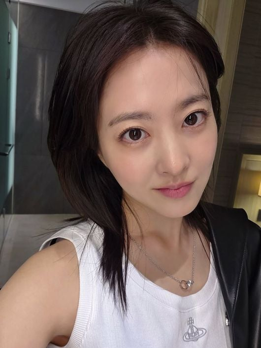 <b>박보영</b>, 민낯에도 빛나는 청순미 차기작 ‘<b>골드랜드</b>’ 촬영... 