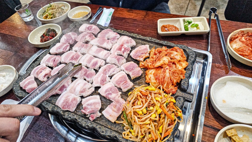 시골통돼지볶음 구로점 사진 1