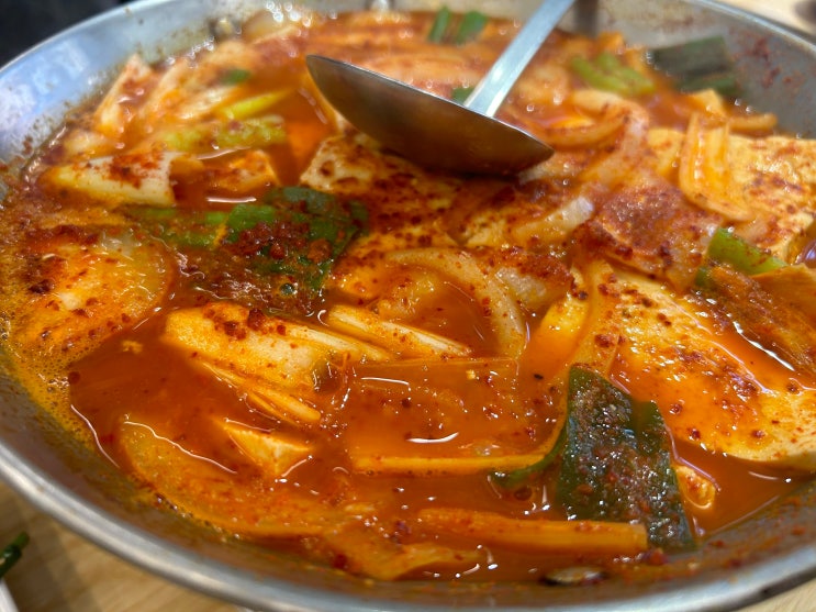  [안암역] 쌀쌀한 가을날 생각나는 따끈한 두부짜글이 한그릇, 고려대학교 웨이팅 맛집 <오성식당>