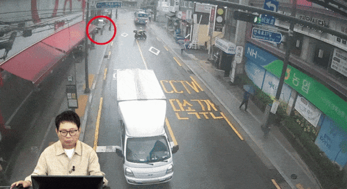합의금 8천만원 줬는데 유족이 “더 달라”...무단횡단하던 노인 친 라이더 호소 [영상]