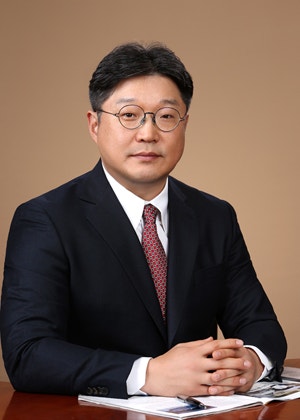 김중현 대표 체제 신뢰도 추락… <b>미공개정보 주식거래</b> 의혹 파문